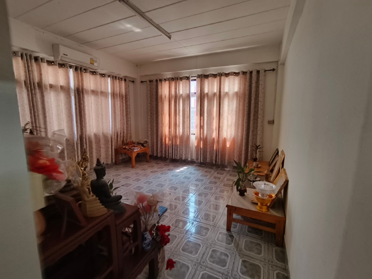 ขายอาคารพาณิชย์ 3 ชั้นครึ่ง (2 คูหาติดกัน) ใกล้ตลาดคลอง16 ตำบลดอนฉิมพลี อำเภอบางน้ำเปรี้ยว จังหวัดฉะเชิงเทรา